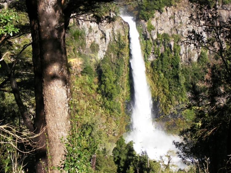 Termas de Huechelepun en Melipeuco, Araucania